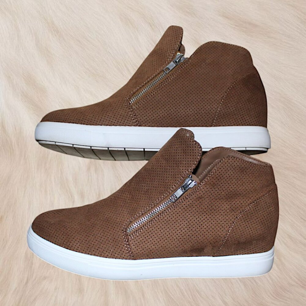 Cushionaire Hart Hidden Wedge Sneaker Brown Zip Bootie 11W